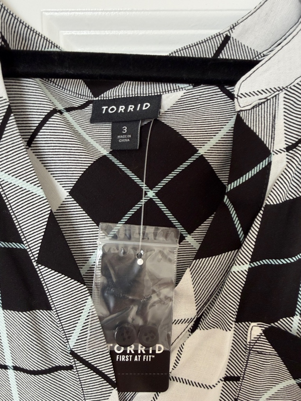 NWT Torrid Black & White Plaid Sleeveless V-Neck Top - Picture 2 of 5